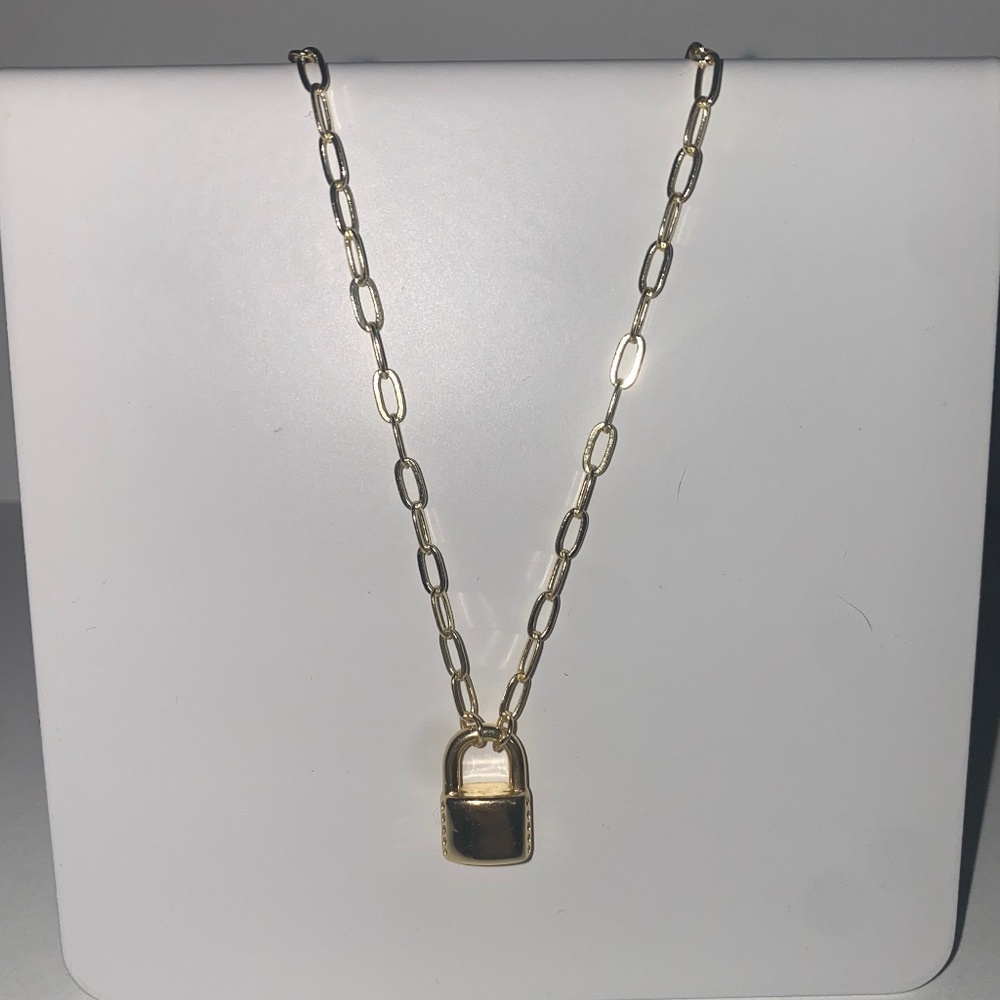 Kendra Scott Jess Small Lock Necklace in Gold